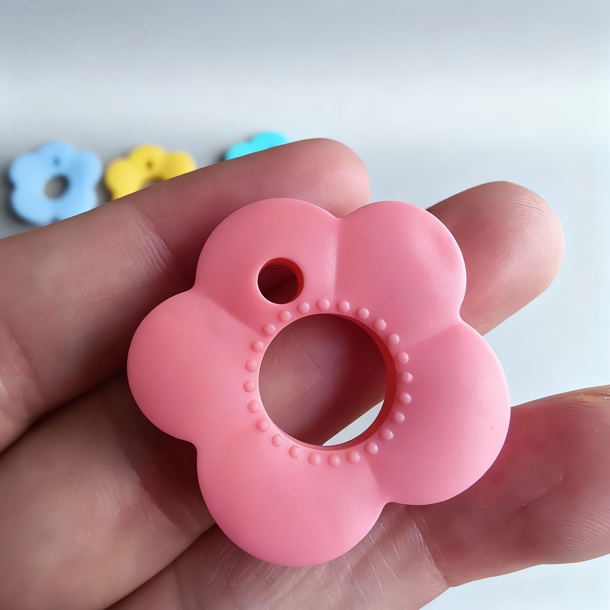 gift 5 piece   multi color flower shaped keycap set